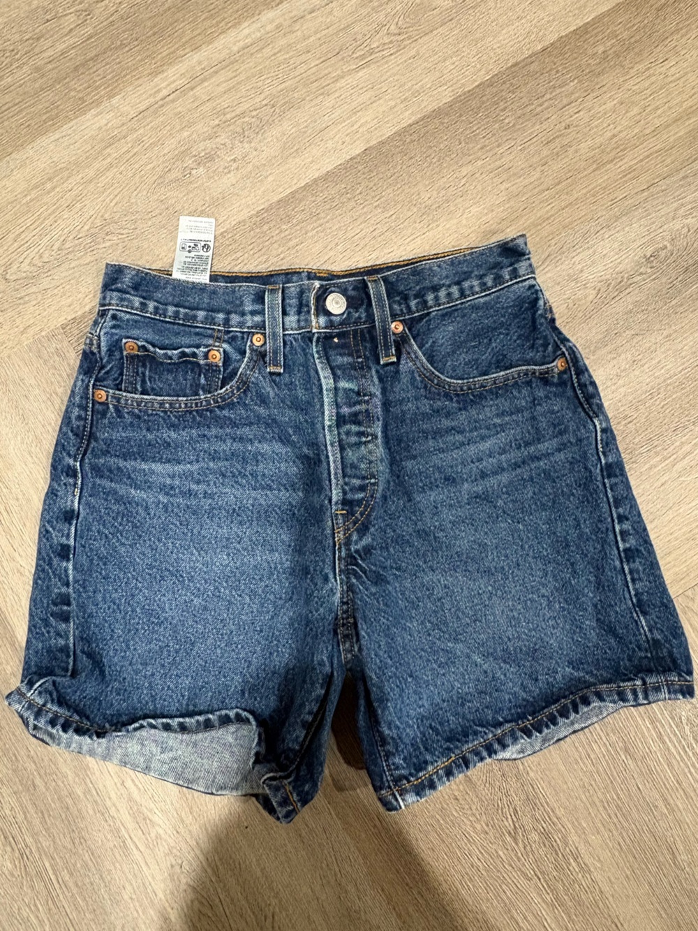 Levi’s High-Rise Dark Blue Women’s Denim Mom Shorts 5 in inseam Size 26
